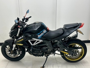 Bennali Huanglong <span class=keywords><strong>600</strong></span> - Moto sportive à essence d'occasion à deux roues. Finition de peinture d'origine. Garantie de qualité. - Product Image 1