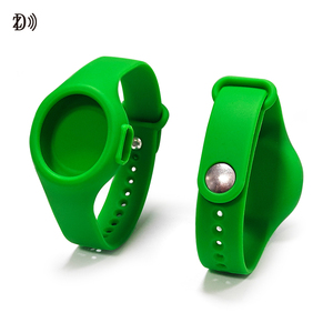 Bracelets de poignet réglables en silicone étanche pour AirTag, support de localisation anti-perte pour enfants et personnes âgées - Product Image 5