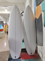 Planches de surf en mousse EPS personnalisées de haute qualité, fabriquées à la machine CNC, en PVC et en fibre de carbone pour le surf