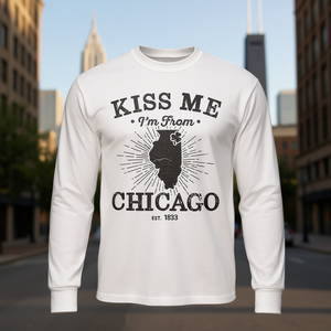 T-shirt a maniche lunghe Kiss Me I'm From Chicago con design a trifoglio - Product Image 3