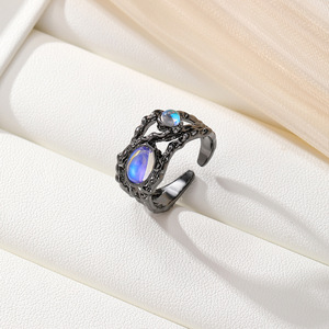 Anillo de piedra lunar azul real de aleación de zinc con diseño geométrico para mujer, joyería de fiesta - Product Image 3