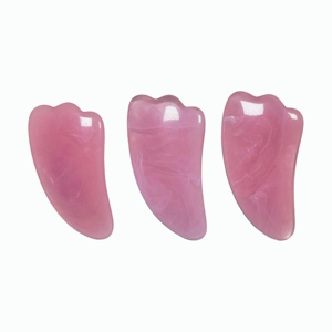 Planche Gua Sha en résine rose en forme de corne, outil de massage facial et corporel, grattoir Guasha, soin de la peau, outil de beauté, logo personnalisé - Product Image 1