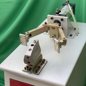 Machine à modeler le talon avec pression à chaud, pour moulage de partie arrière, appareil simple, Type Vertical - Product Image 5