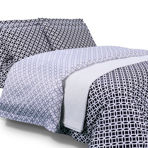 Linge <span class=keywords><strong>de</strong></span> lit moderne Offre Spéciale noir et blanc motif géométrique 4 pièces drap plat confortable ensemble <span class=keywords><strong>de</strong></span> <span class=keywords><strong>literie</strong></span> classique - Product Image 1