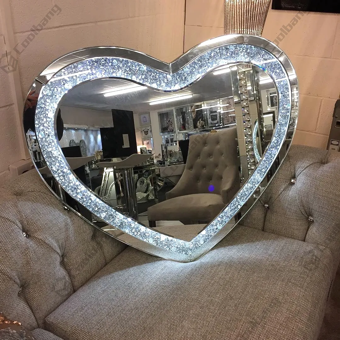 Di Vendita caldo Sparkly Schiacciare Diamante di Cristallo Galleggiante a Forma di Cuore Illuminato A LED Specchio A Parete