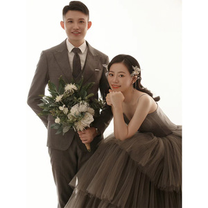 Elegant Gray Ball Gown <b>Wedding</b> <b>Dress</b> Sweetheart Neckline Tulle Long Train Natural Waistline Vintage Style Studio Couple - Product Image 2