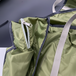 กระเป๋าเดินทาง กระเป๋าถือ กระเป๋าโพลีเอสเตอร์ กระเป๋ากลางแจ้ง กันน้ำ ขนาด 7 นิ้ว รับผลิตตามแบบ OEM เวียดนาม สีตามสั่ง ส่งออกจำนวนมาก - Product Image 1