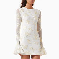 Commerce extérieur haut de gamme européen et américain : Nouvelle collection de chemisiers sexy en dentelle brodée florale, anti-statique, à manches longues, coupe ajustée, sans col, pour le printemps.