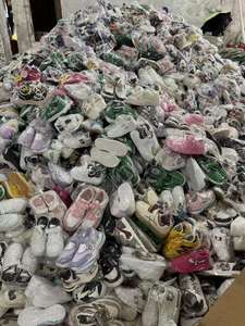 Bottes <span class=keywords><strong>Chelsea</strong></span> pour garçons 2025 automne nouvelle mode enfants confortables sans lacet solide antidérapant à semelles épaisses bottes de carrière de bureau courtes - Product Image 6