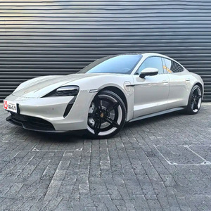 <span class=keywords><strong>Porsche</strong></span> <span class=keywords><strong>Taycan</strong></span> <span class=keywords><strong>2022</strong></span> d'occasion, berline électrique de luxe, gris argenté, haute performance, 4 roues motrices, véhicule électrique d'occasion haut de gamme - Product Image 2