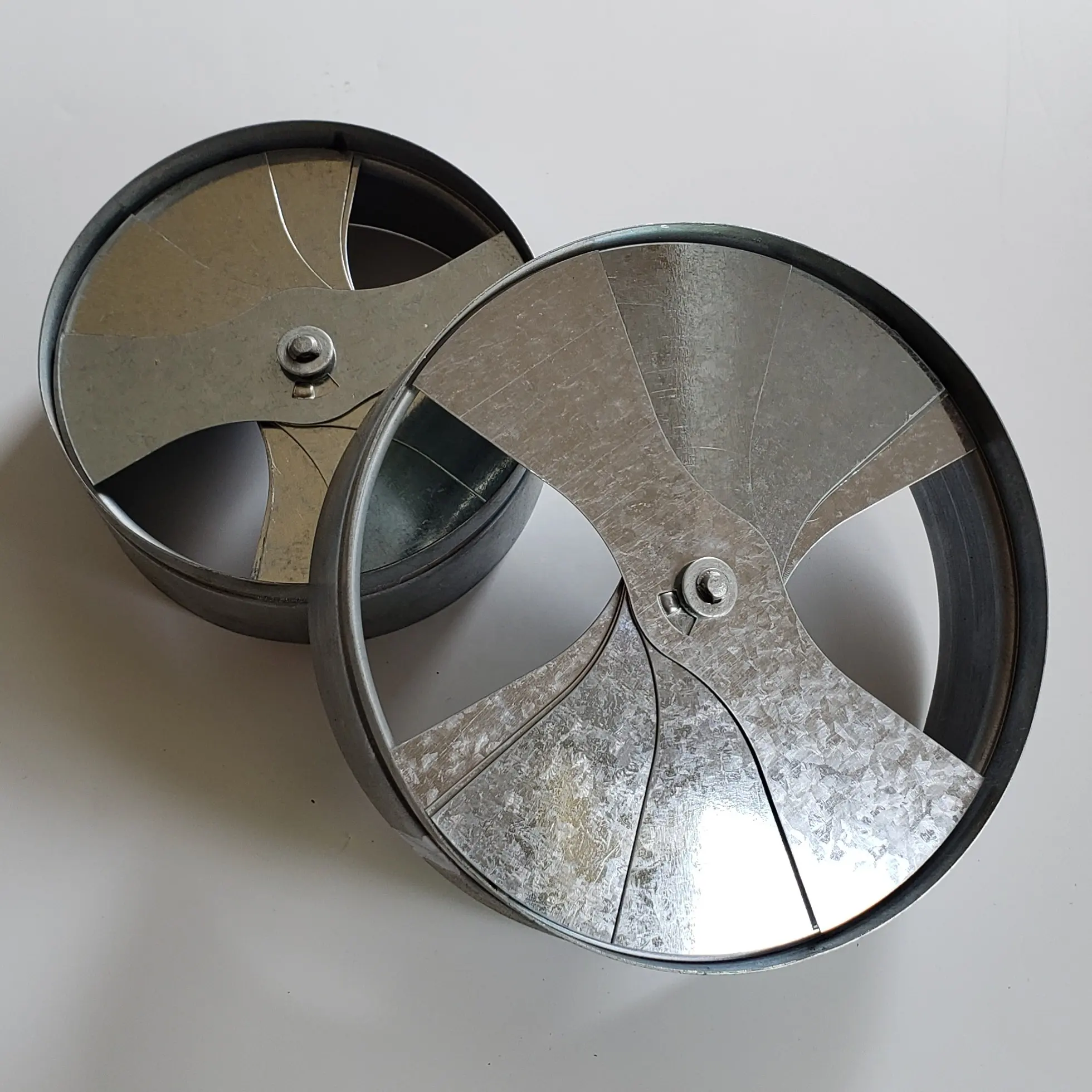 Air vent Zincato lamiera manuale regolabile in contrasto con lama serranda per il secondo round diffusore d'aria del ventilatore