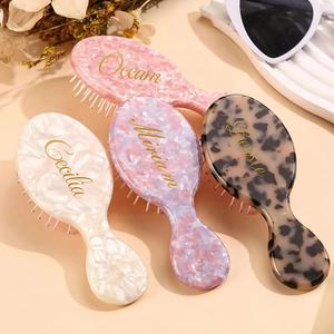 Brosse personnalisée avec nom, brosse à coussin d'air, brosse ovale démêlante pour femmes, outil de coiffage - Product Image 1