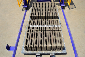 Automatische Grote Vliegas Bestrating Holle In Elkaar Grijpende Blokmachine Nodig In De Bouwsector QT8-15 Blokmachine - Product Image 5