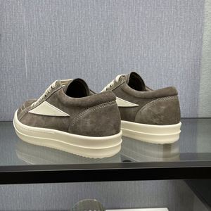 Top-quality Luxurious Casual Shoes-2026 New Model Retro Green Design Cushioning Anti-slip Thick Sole Leather Upper Fashion Trend - Product Image 3