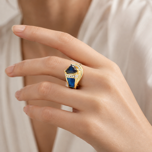 Anello con pietra blu, gioiello da donna dal design classico per l'uso quotidiano - Product Image 2