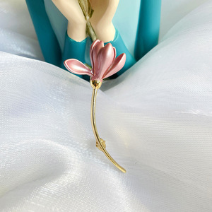 Magnolia goutte d'huile de cuisson Saint Irene métal vente en gros mode alliage de Zinc rose fleur de Lotus femmes émail bijoux broche - Product Image 3
