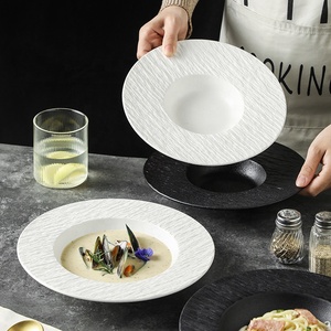Plats à soupe et à spaghetti profonds en céramique <span class=keywords><strong>de</strong></span> qualité supérieure Assiettes à pâtes <span class=keywords><strong>chapeau</strong></span> <span class=keywords><strong>de</strong></span> <span class=keywords><strong>paille</strong></span> pour restaurants <span class=keywords><strong>de</strong></span> cuisine italienne et japonaise - Product Image 1
