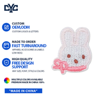Patchs brodés lapin blanc dessin animé mignon, badges mini lapin brodés multicolores en tissu sergé, appliques à coudre avec logo personnalisé