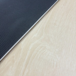 Carreaux <span class=keywords><strong>de</strong></span> sol flottants <span class=keywords><strong>pour</strong></span> <span class=keywords><strong>salle</strong></span> <span class=keywords><strong>de</strong></span> <span class=keywords><strong>bain</strong></span> d'hôtel revêtement <span class=keywords><strong>de</strong></span> sol en vinyle SPC verrouillage par clic arête <span class=keywords><strong>de</strong></span> poisson installation facile revêtement <span class=keywords><strong>de</strong></span> sol en vinyle - Product Image 5