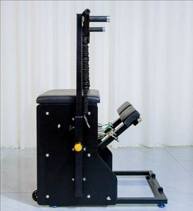 Reformer de Pilates écologique tout noir, livraison rapide, longue durée de vie. Chaise Wunda pour studios de Pilates et entraînement personnel - Product Image 5
