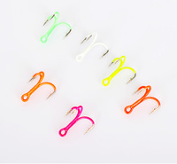 Hameçons de pêche quadruples lumineux en acier à haute teneur en carbone, tranchants, barbelés, avec revêtement UV, pour la pêche en eau salée, en eau douce, au bar, à la truite et la pêche de nuit