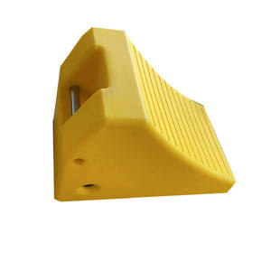 Cale de roue en caoutchouc jaune de 400 kg pour la sécurité routière - Product Image 1