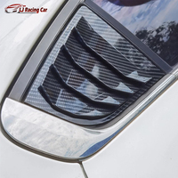 Une paire d'accessoires de style automobile en ABS, couvre-aération triangulaire en fibre de carbone pour vitre arrière, pour KIA K3 2013-2018