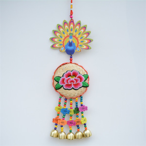 Tabla de <span class=keywords><strong>madera</strong></span> pintada de alta definición Shima, tejido, pavo real extendiendo su <span class=keywords><strong>cola</strong></span>, campana de viento y distintivo bambaleno. - Product Image 3