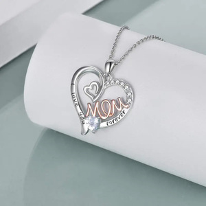 Collana per mamma con doppio cuore bicolore, elegante gioiello minimalista alla moda, regalo per la festa della mamma - Product Image 4