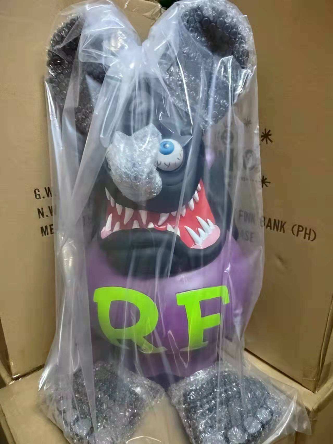 สีดำและสีม่วง