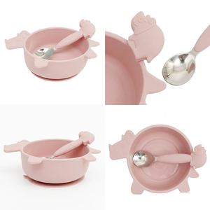 Ciotola in silicone con ventosa per bambini, <span class=keywords><strong>set</strong></span> per l'alimentazione dei più piccoli a forma di dinosauro Triceratops con cucchiaio e forchetta, non tossico, senza BPA, ecologico - Product Image 4