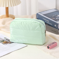 Pochette de maquillage matelassée en duvet, douce et moelleuse, sac de rangement pour le maquillage de voyage, imperméable, matelassé, léger, sac à main gonflé