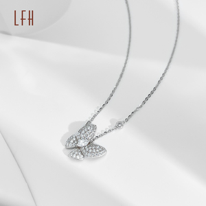 Collana in Oro Bianco Massiccio 18K con Ciondolo a Farfalla Personalizzato, Gioielli in Oro Reale 18K, Gioielleria Saudita, Impegnabile - Product Image 5