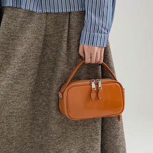 <span class=keywords><strong>Bolso</strong></span> de mano de piel sintética para mujer de alta calidad con logotipo personalizado, bolsos de <span class=keywords><strong>hombro</strong></span> de nuevo diseño, bandolera compacta - Product Image 1