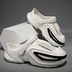 Shark Mouth <b>Clogs</b> Soft Sole Thick Sole 1cm Heel Height Breathable Outdoor Summer Sandals For Men - Product Image 2