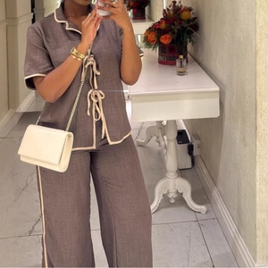 ชุดเซ็ต 2 ชิ้นสำหรับผู้หญิง แต่งขอบตัดกัน - เสื้อแขนสั้นผูกด้านหน้าและกางเกงขายาวทรงกว้าง ชุดแฟชั่นสำหรับผู้หญิงแอฟริกัน - Product Image 4