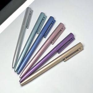 Stylo bille publicitaire en plastique coloré avec logo imprimé, idéal pour les cadeaux d'affaires et le bureau - Product Image 3