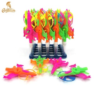 Jouet <span class=keywords><strong>soucoupe</strong></span> volante <span class=keywords><strong>en</strong></span> plastique <span class=keywords><strong>en</strong></span> <span class=keywords><strong>forme</strong></span> d'avion avec tablette <span class=keywords><strong>bonbon</strong></span> colorée - Product Image 1