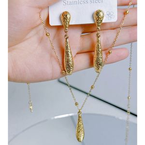 สร้อยคอพร้อมจี้รูปหยดน้ำสแตนเลสสตีลชุบทอง 18K กันน้ำ - Product Image 4