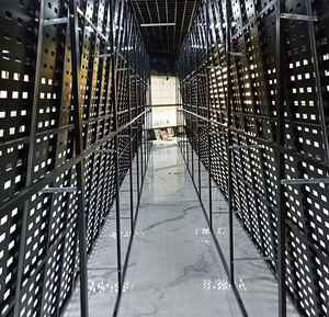 Hiện đại cho kim loại bền Rack hiển thị đứng Sàn Nhôm hiển thị các tông với <span class=keywords><strong>Pegboard</strong></span> cho các sản phẩm may mặc - Product Image 6