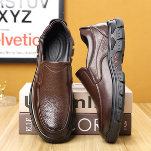 Mocasines de cuero para hombre Chilowa, zapatos informales de tacón bajo y suela suave para uso informal - Product Image 3