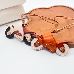 Creative Handcrafted Genuine Leather Keychain Exquisite Genuine Leather Motorcycle Shape Key Chains Fashion Gift for Men