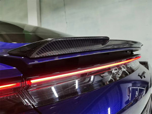 Nouvel aileron et ailes de spoiler en fibre de carbone pour Porsche Taycan - Product Image 2