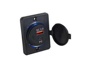 Cargador USB para Auto QC3.0+ PD 20W con Puertos Tipo-C + Tipo-A y Cubierta de Resorte para Uso Universal en Autocaravanas, Autobuses y Cruceros - Product Image 1