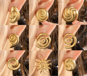 Pendientes de Acero Inoxidable con Baño de Oro de 14K y Mariposa Esmaltada en Oro de Alta Calidad, Personalizados para Mujer, Modernos para Fiestas - Product Image 1