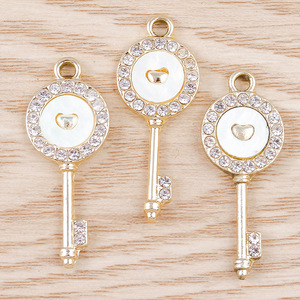 Confezione da 10 pezzi: Ciondolo a forma di cuore alla moda e semplice con accessori in strass, fai da te - Product Image 2