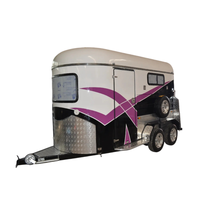 Remorque de transport pour chevaux haut de gamme avec équipement de restauration, construction en aluminium, équipement de cuisine personnalisable pour 3 chevaux