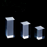 Blocs en acrylique transparent personnalisés cubes d'affichage solides de différentes tailles personnalisés bloc de plexiglas pour bijoux et affichage de vitrine de bague