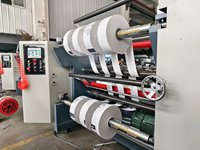 Machine à découper les rouleaux de papier adhésif à lame ronde à chargement automatique 200M/min WFQ-1600A