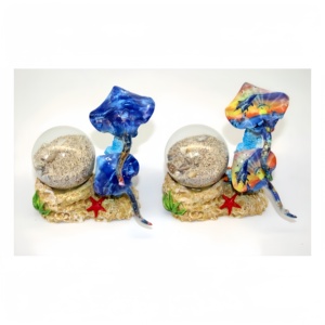 Figura Decorativa de Manta Raya Nadando en Resina Resistente, Globo de Nieve con Purpurina para Aniversarios, Miniatura de Nieve Artificial - Product Image 1